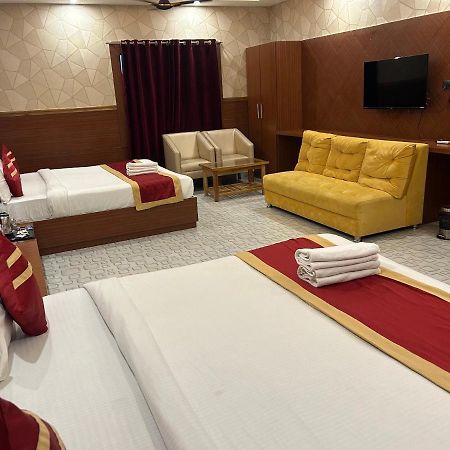 Royal Heritage Hotel & Resort Ayodhya Esterno foto