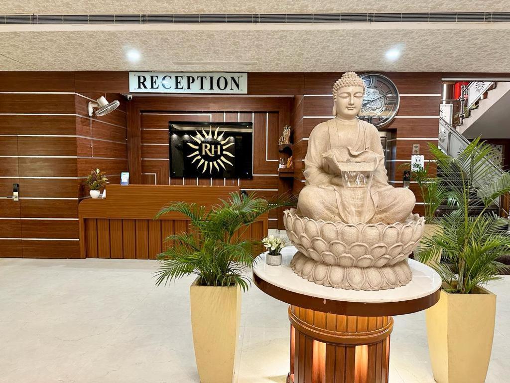Royal Heritage Hotel & Resort Ayodhya Esterno foto