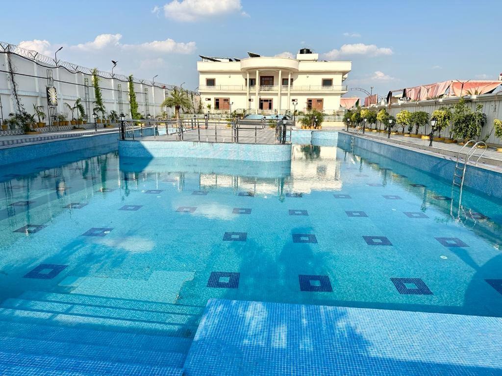 Royal Heritage Hotel & Resort Ayodhya Esterno foto