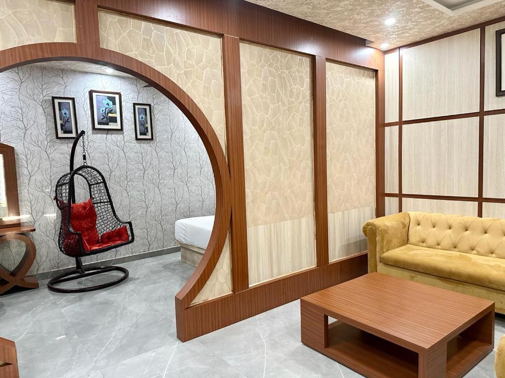 Royal Heritage Hotel & Resort Ayodhya Esterno foto