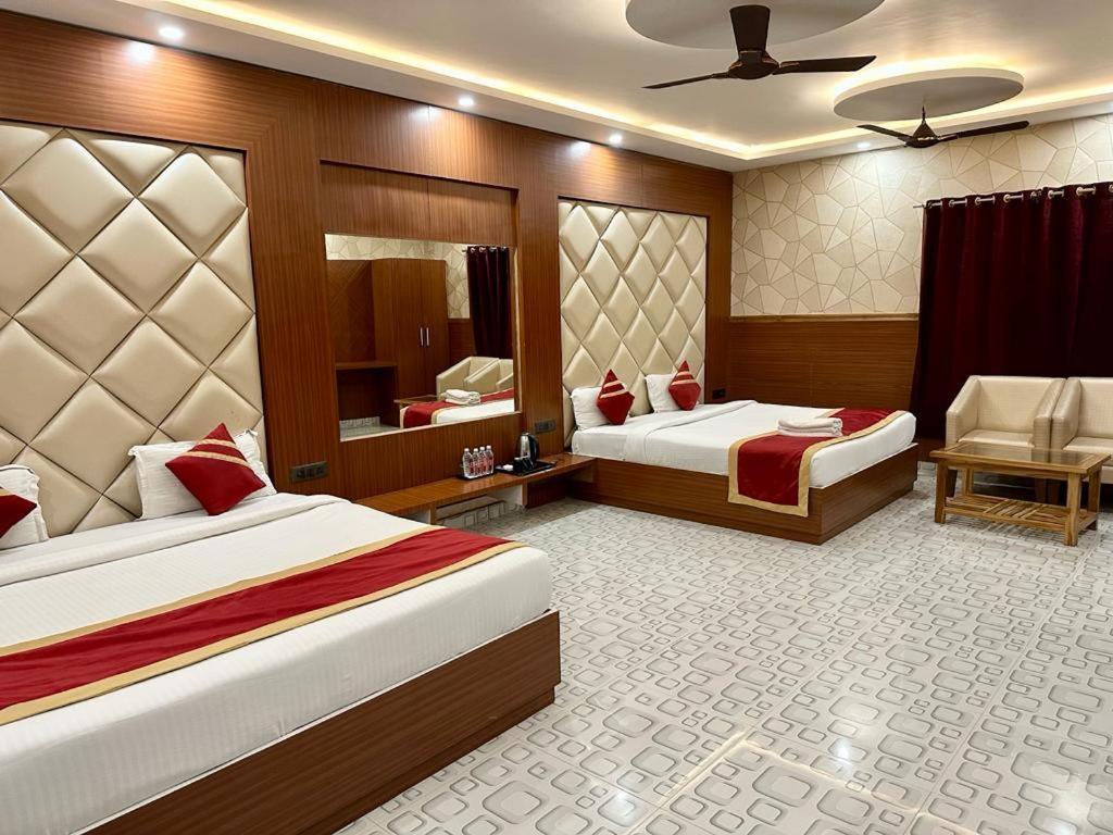 Royal Heritage Hotel & Resort Ayodhya Esterno foto