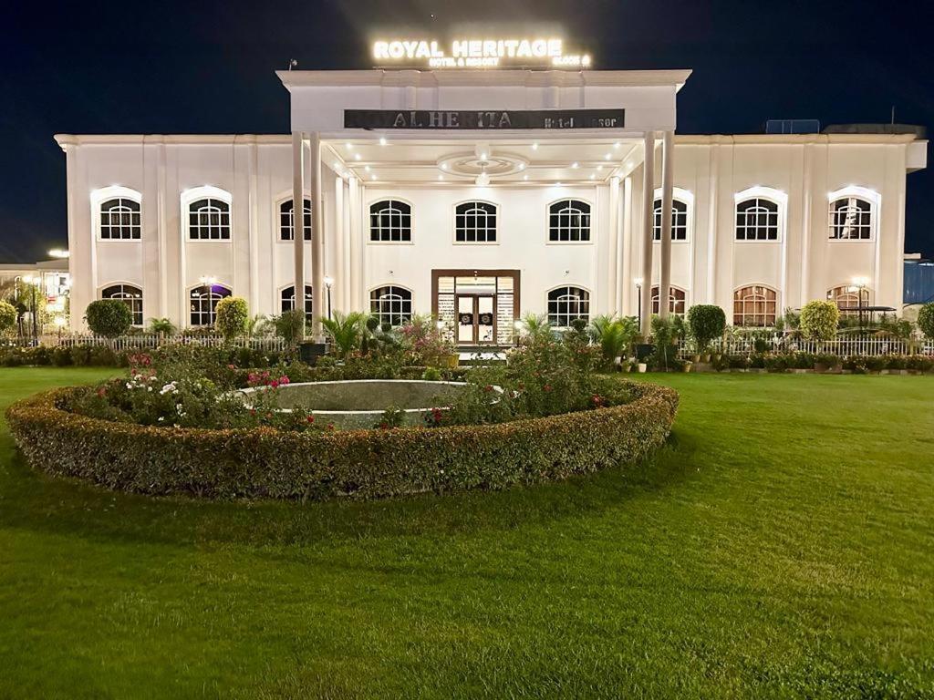 Royal Heritage Hotel & Resort Ayodhya Esterno foto