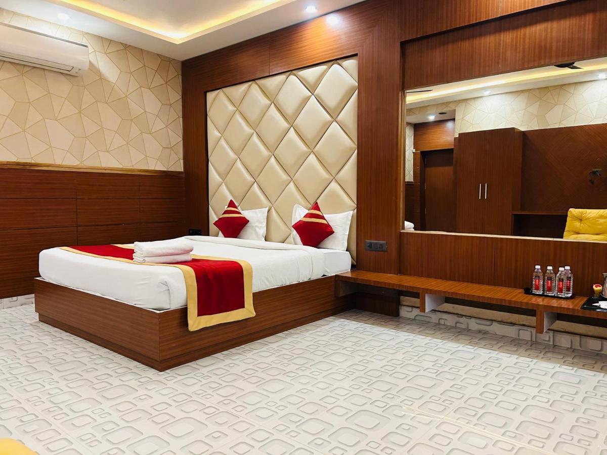 Royal Heritage Hotel & Resort Ayodhya Esterno foto