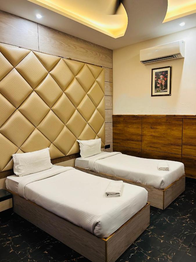 Royal Heritage Hotel & Resort Ayodhya Esterno foto