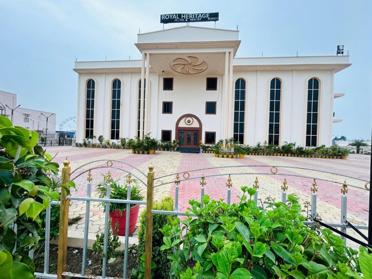 Royal Heritage Hotel & Resort Ayodhya Esterno foto