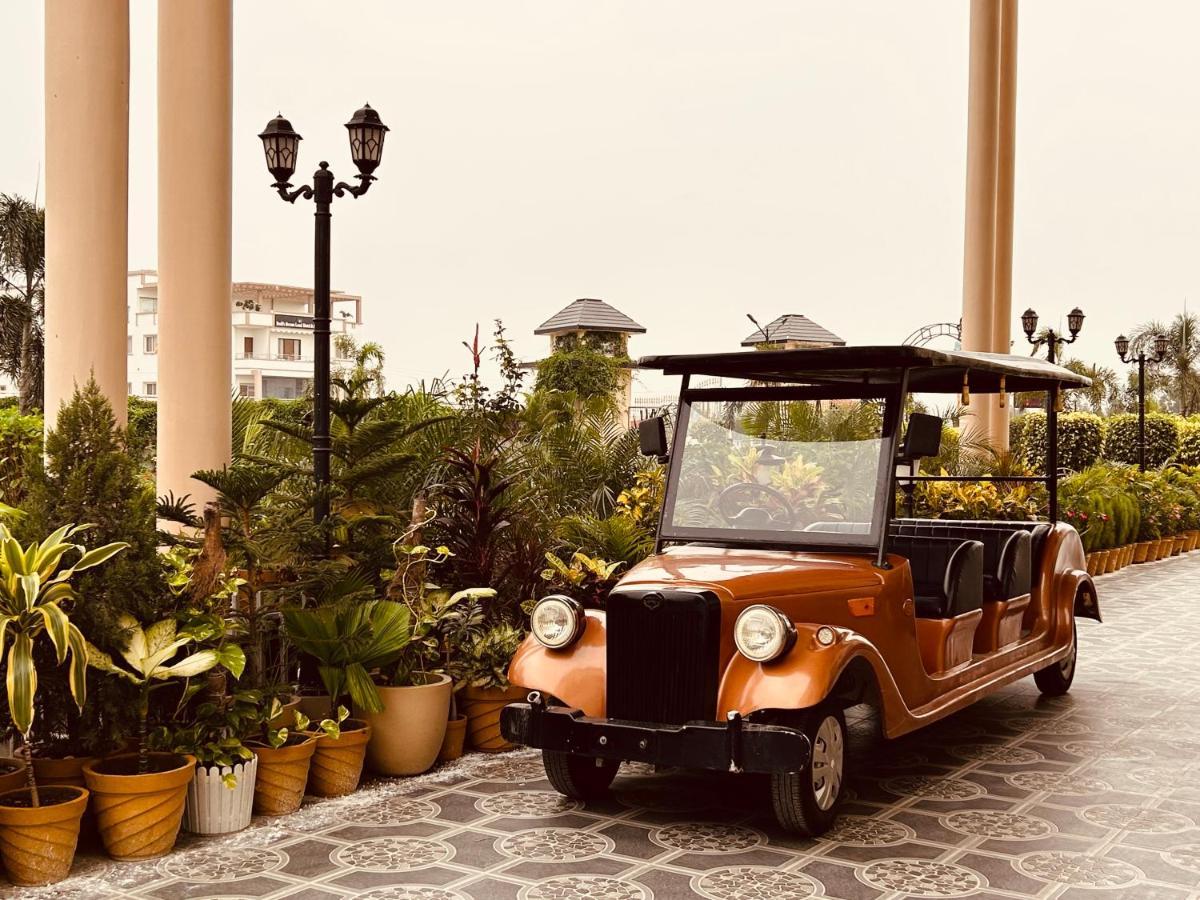 Royal Heritage Hotel & Resort Ayodhya Esterno foto