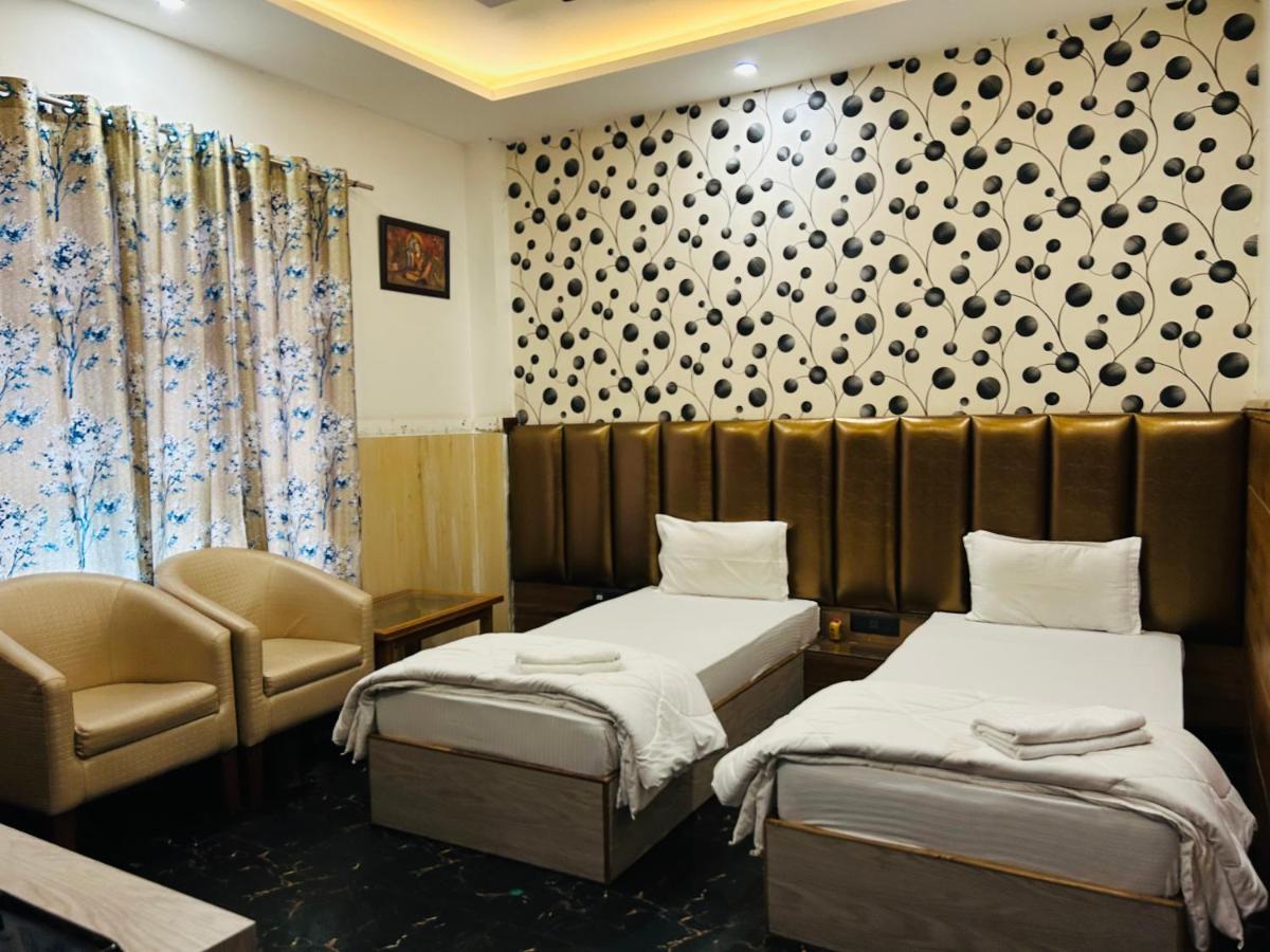 Royal Heritage Hotel & Resort Ayodhya Esterno foto